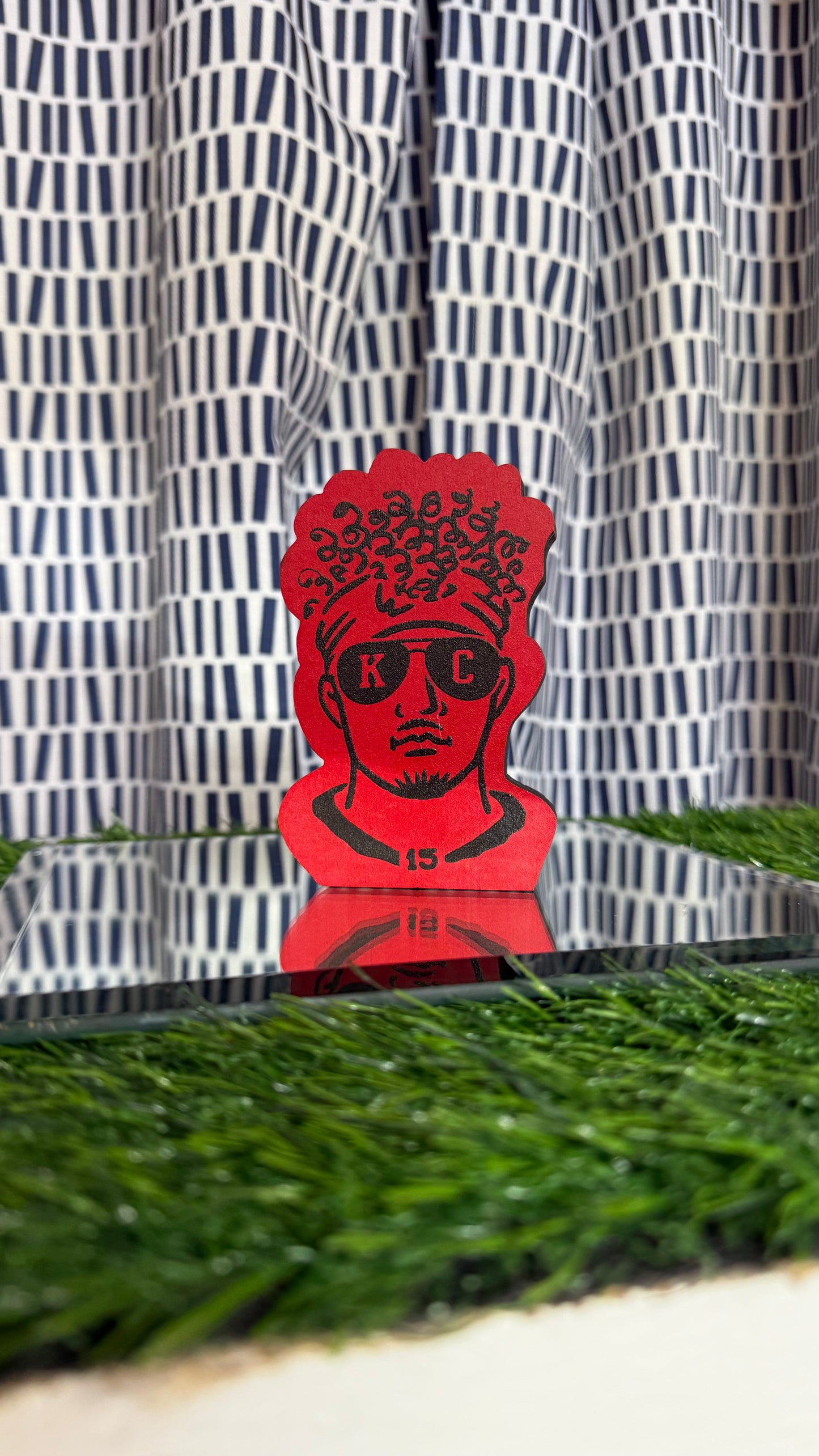 KC Chiefs #15 Mahomes Bust Decor – The Ultimate Tribute to a Champion